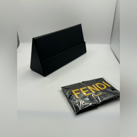 COPY - FENDI/CASE/NEW - Picture 3 of 4